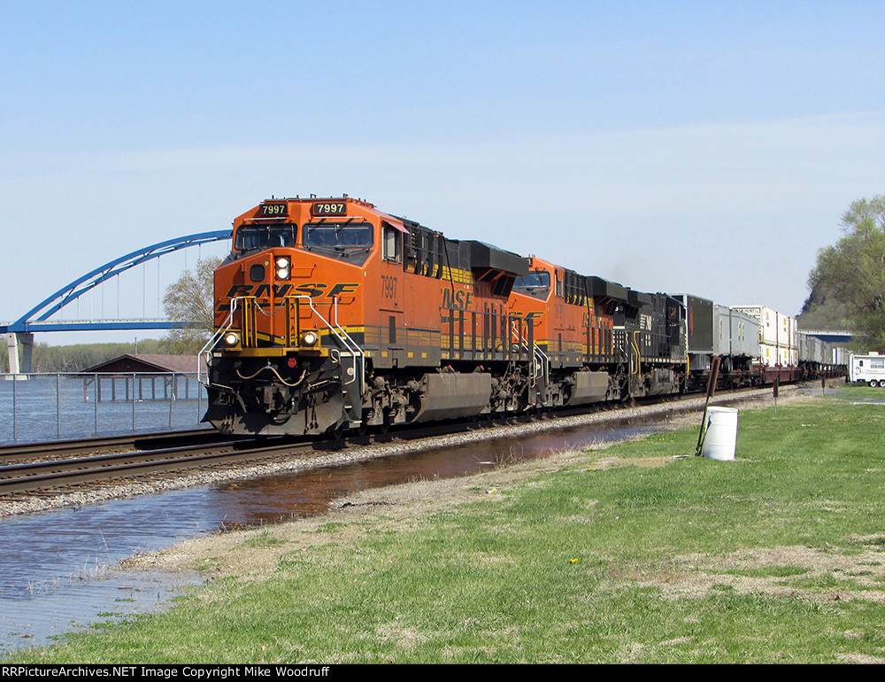 BNSF 7997